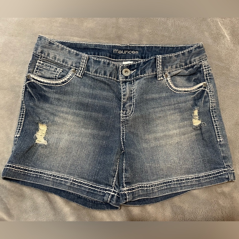 Maurices 5/6 Distressed Medium Blue Wash Denim Embroidered Pocket Women's Shorts - Picture 3 of 9